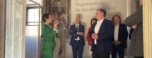 Bayerns Bauminister Christian Bernreiter (2.v.r.) informierte sich über den Stand der Sanierung. 