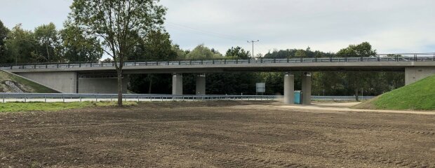 Aufgrund kleinerer Arbeiten ist die B 11 bei Viecht im Brückenbereich am kommenden Montag halbseitig gesperrt.