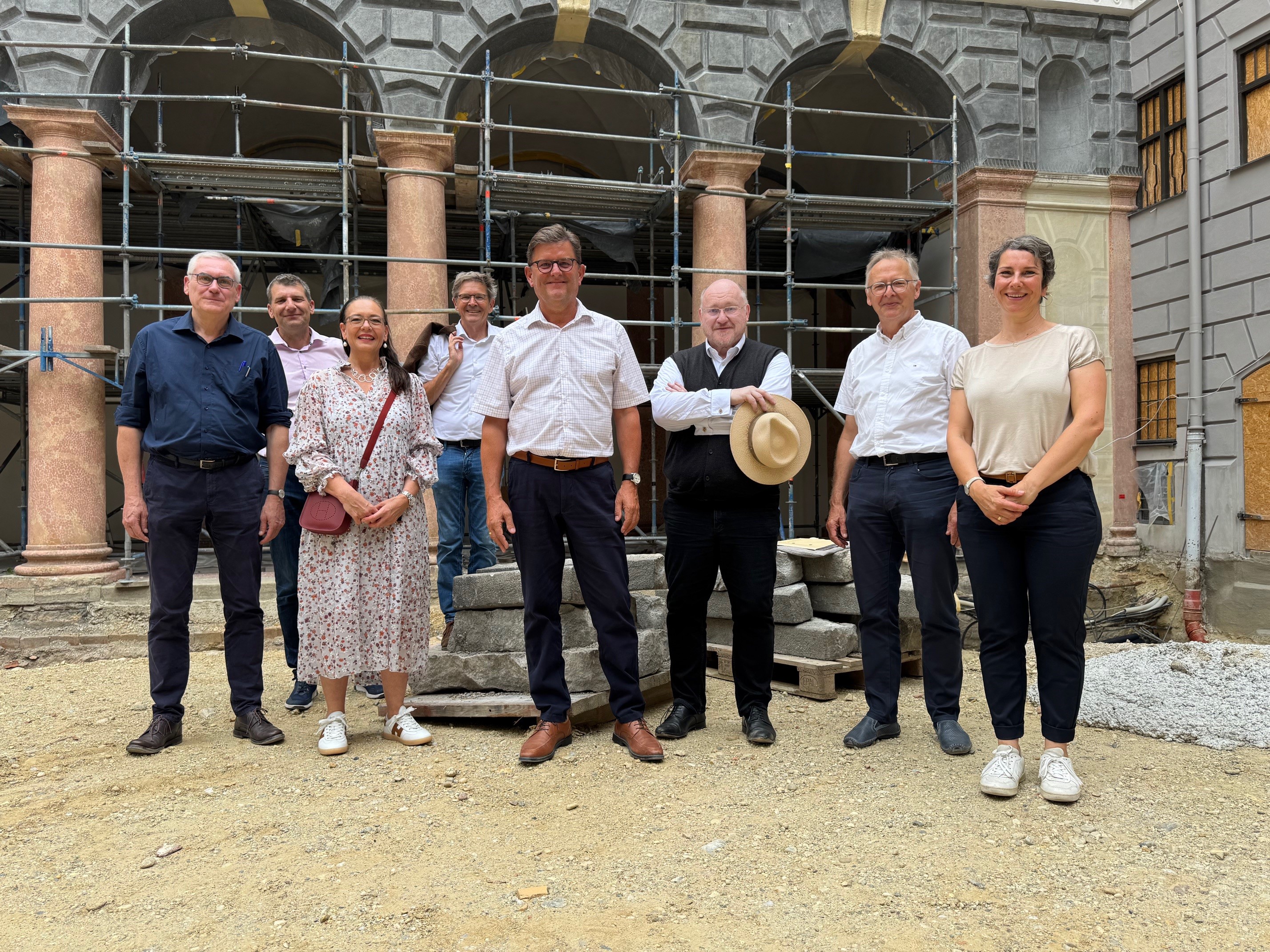Bereichsleiter aller Bezirksregierungen waren auf der Baustelle der Stadtresidenz zu Gast Bereichsleiter aller Bezirksregierungen waren auf der Baustelle der Stadtresidenz zu Gast