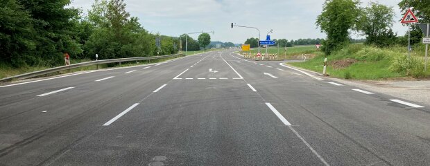 Die Sanierung der B 299 zwischen dem Kreisel bei Arth und der Autobahnan-schlussstelle Altdorf ist abgeschlossen.
