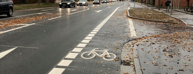 Stadteinwärts erhielt die Wittstraße einen eigenen Radfahrschutzstreifen.