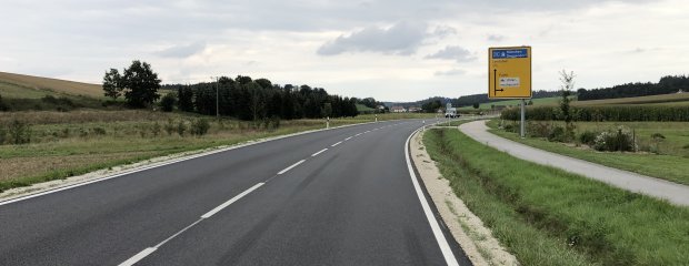Die Arbeiten auf der B 299 zwischen Arth und Oberneuhausen sind abgeschlossen. Die Arbeiten auf der B 299 zwischen Arth und Oberneuhausen sind abgeschlossen.