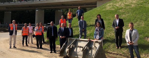 Der Verkehr fährt bereits seit zwei Wochen wieder über die Brücke bei Viecht, am Montagvormittag gab’s nun anlässlich der Fertigstellung einen Pressetermin.