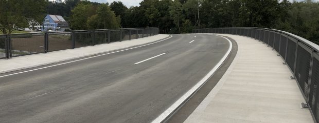 Die B 11-Brücke bei Viecht ist für den Verkehr freigegeben. Die B 11-Brücke bei Viecht ist für den Verkehr freigegeben.