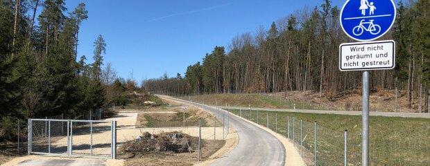 An der B 300 südlich von Münchsmünster ist in den vergangenen Monaten ein neuer Geh- und Radweg entstanden.