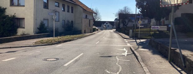 Ab 5. April saniert das Staatliche Bauamt Landshut gemeinsam mit der Gemeinde die Ortsdurchfahrt Postau (St 2141) mitsamt Gehwegen.