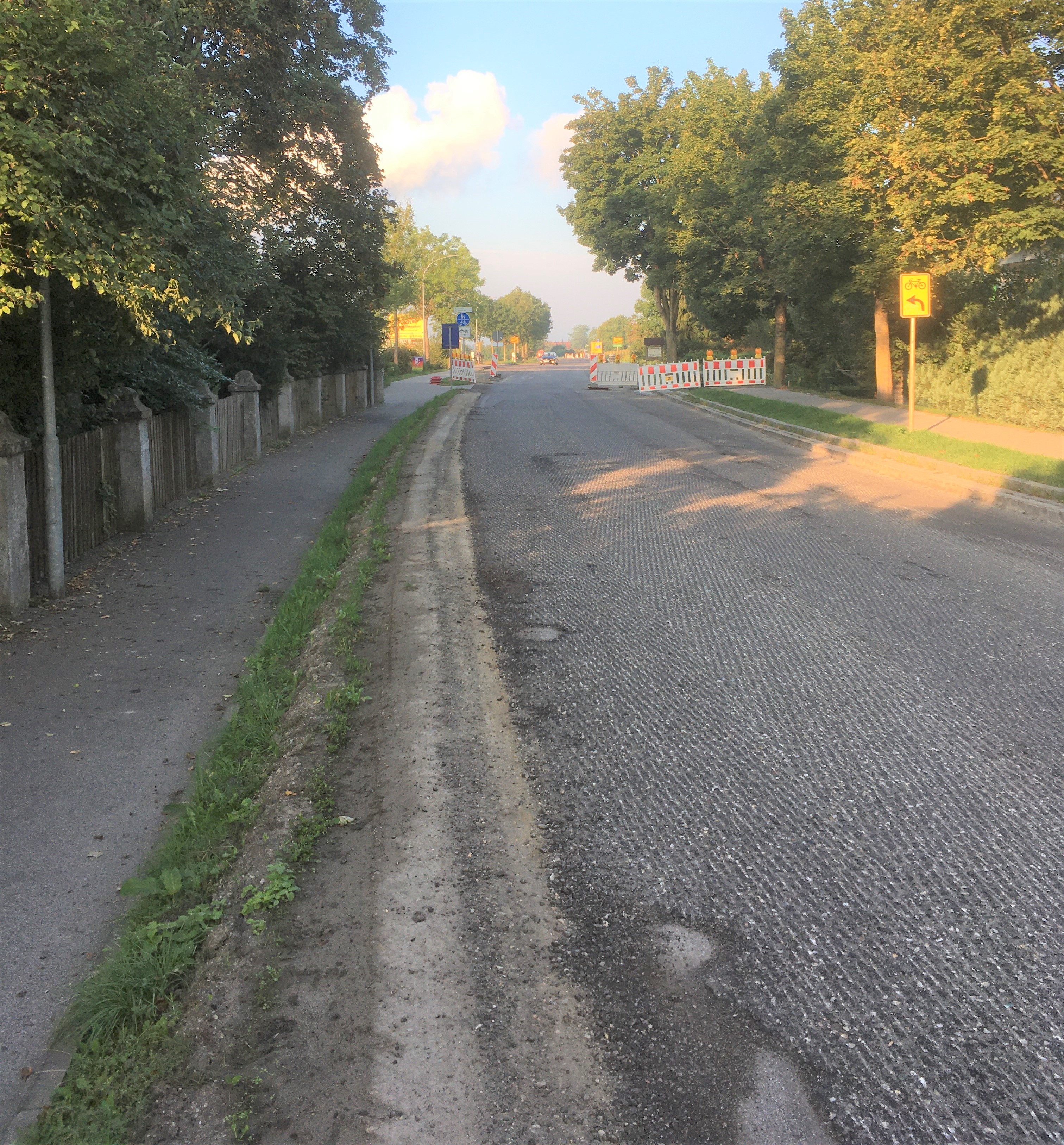 Kommende Woche erhält der erste Bauabschnitt seine neuen Asphaltschichten. Kommende Woche erhält der erste Bauabschnitt seine neuen Asphaltschichten.