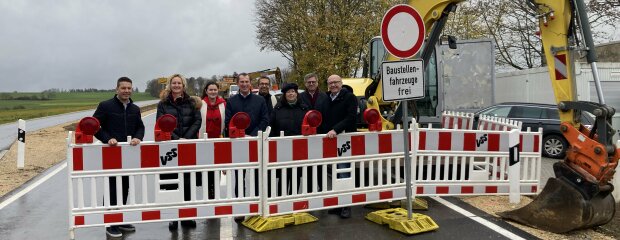 Der Ausbau der Staatstraße 2233 zwischen Painten und der Landkreisgrenze ist abgeschlossen – das sorgte beim Pressetermin für freudige Gesichter.