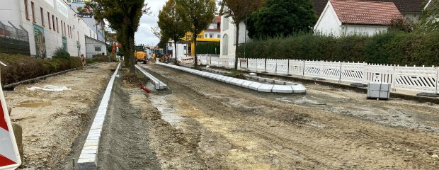 Die Arbeiten in Bauabschnitt zwei schreiten voran. Kommende Woche wird bereits mit Abschnitt drei bis zur Gartenstraße begonnen. Die Arbeiten in Bauabschnitt zwei schreiten voran. Kommende Woche wird bereits mit Abschnitt drei bis zur Gartenstraße begonnen.